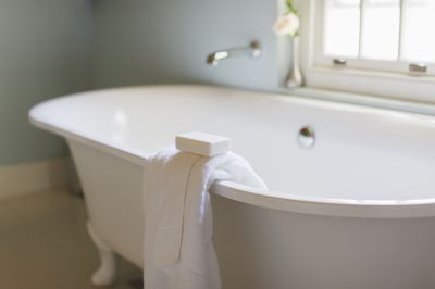 Vintage and Clawfoot Bathtubs